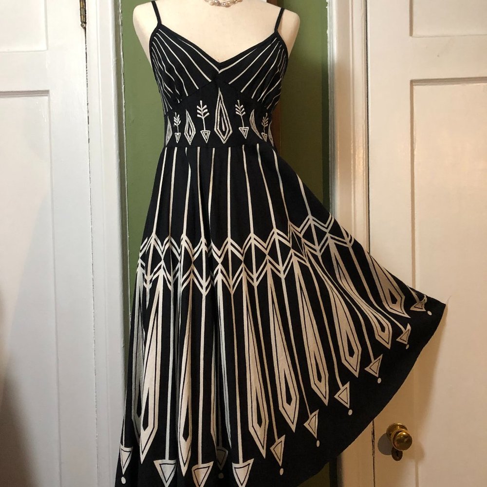 missing tag arrow dress size small black and white